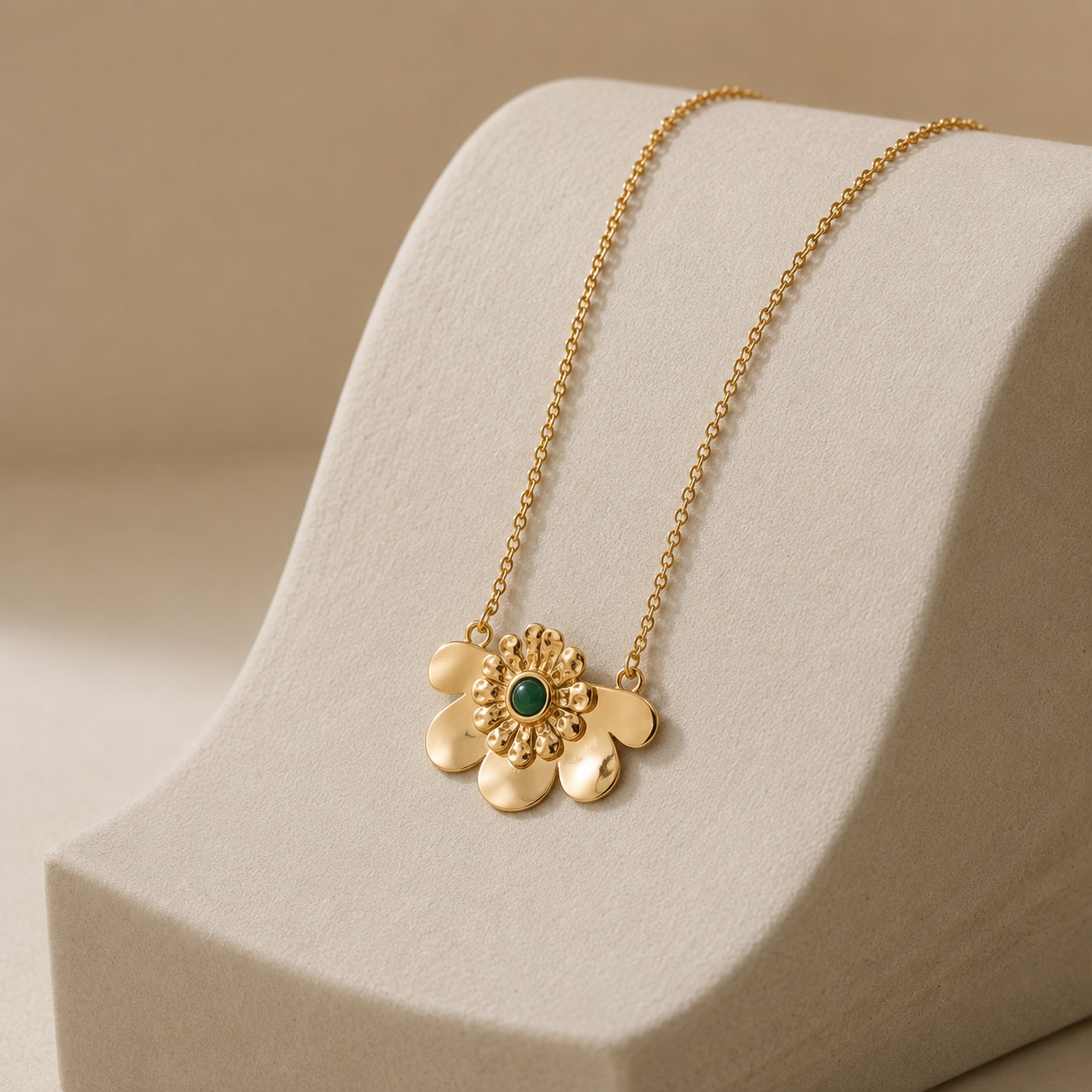 Half flower with green stone pendant chain